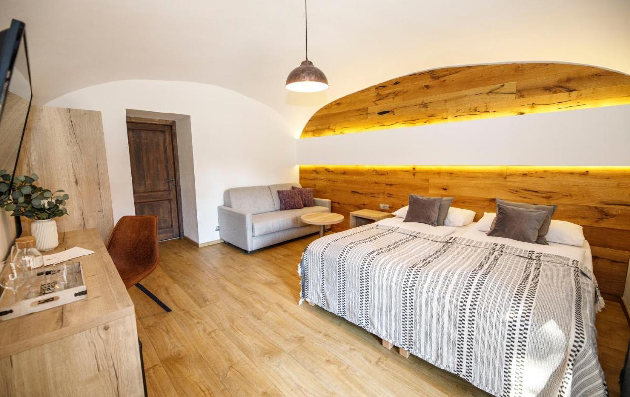 Hotel Dvur Pecinov