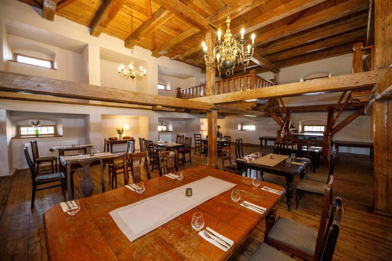 Dvur Pecinov Hotel Benesov (Central Bohemian)