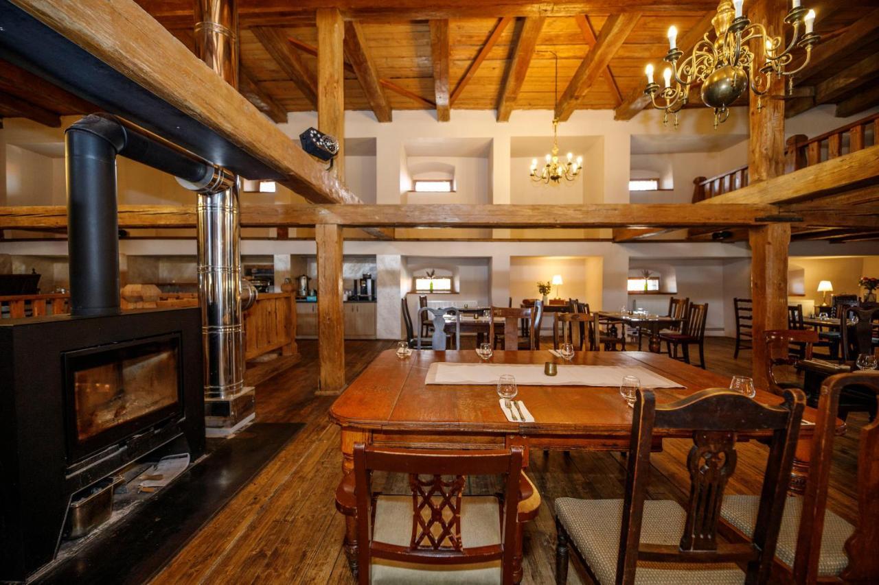 Hotel Dvur Pecinov 4*