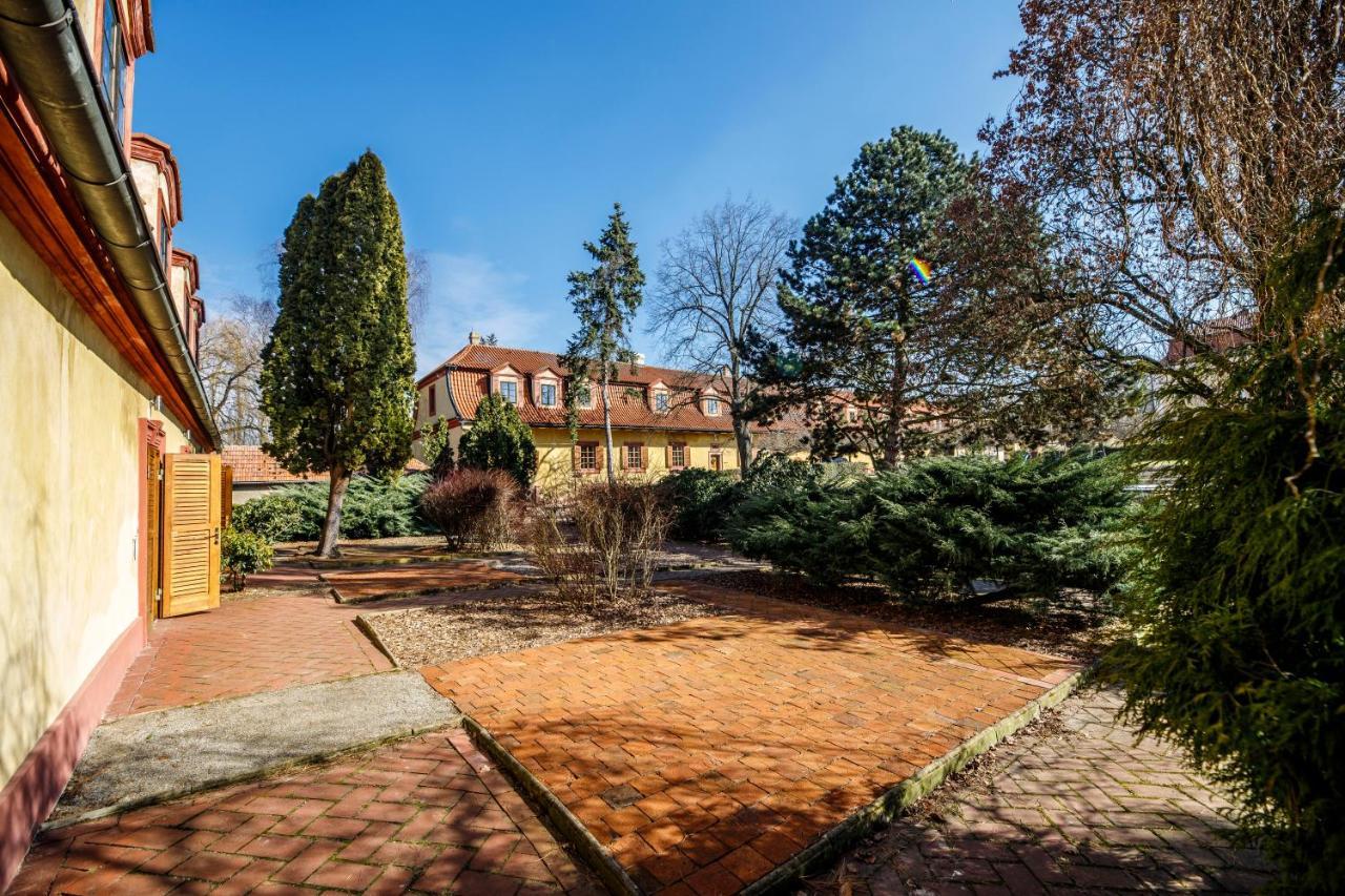 Dvur Pecinov Hotel Benesov (Central Bohemian)