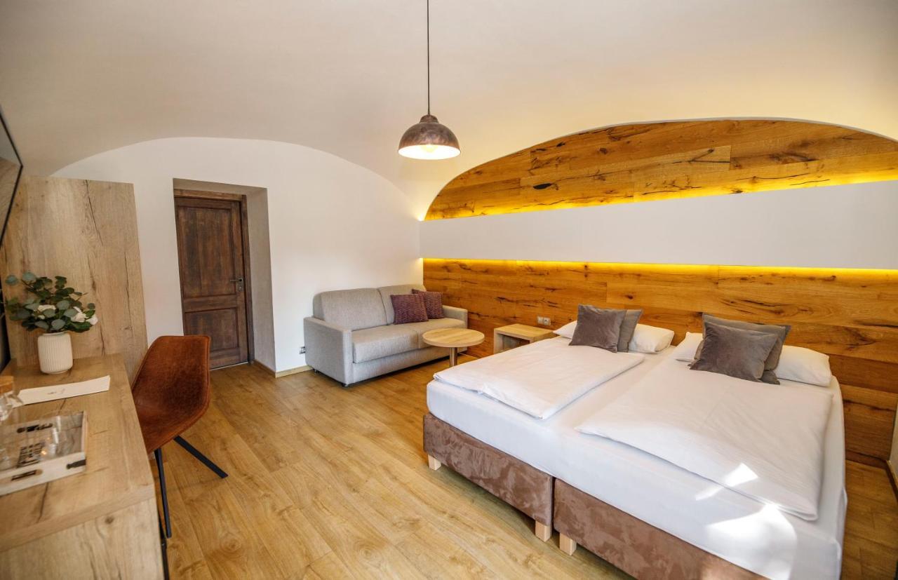 Hotel Dvur Pecinov