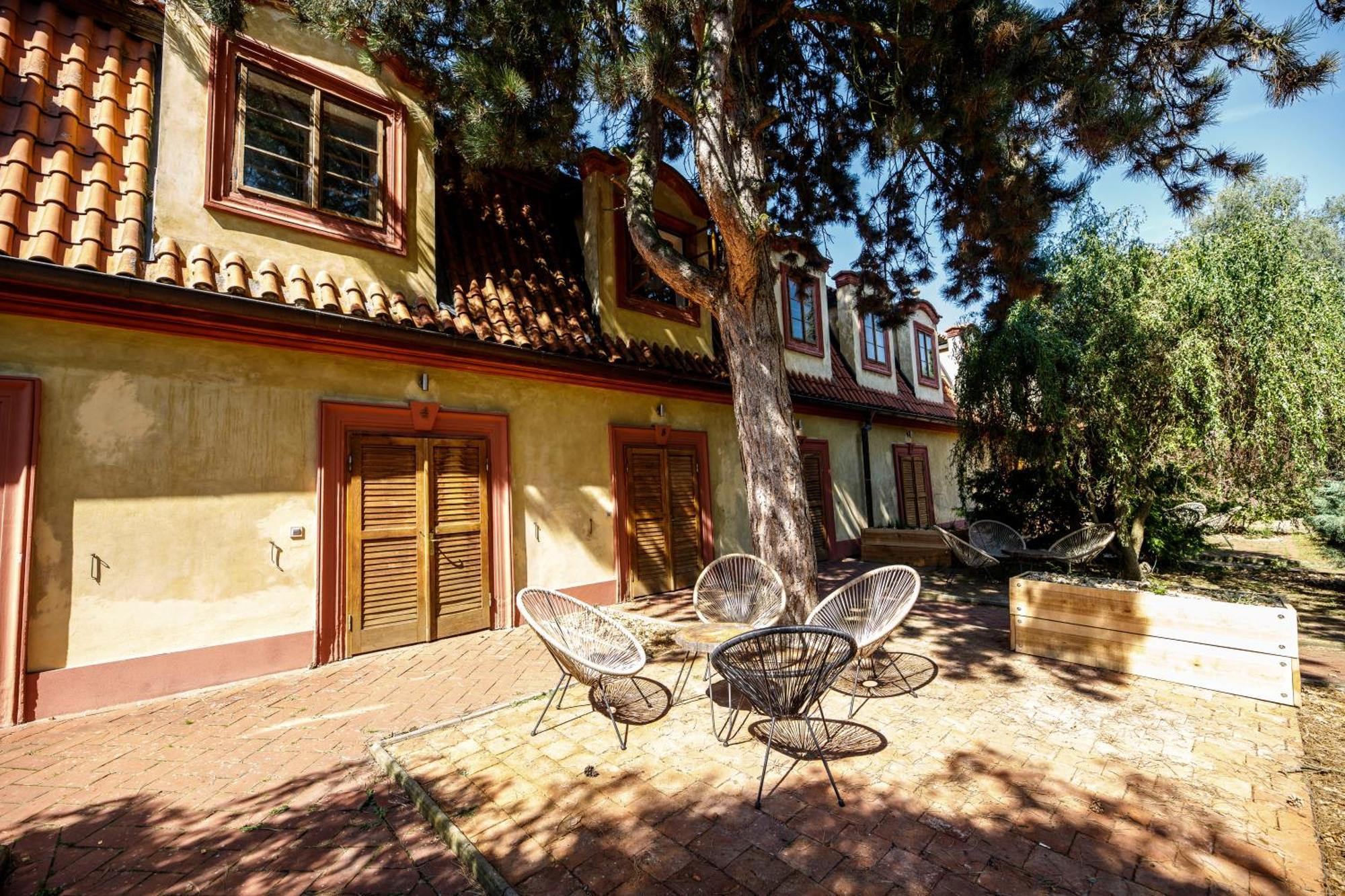 Hotel Dvur Pecinov 4*