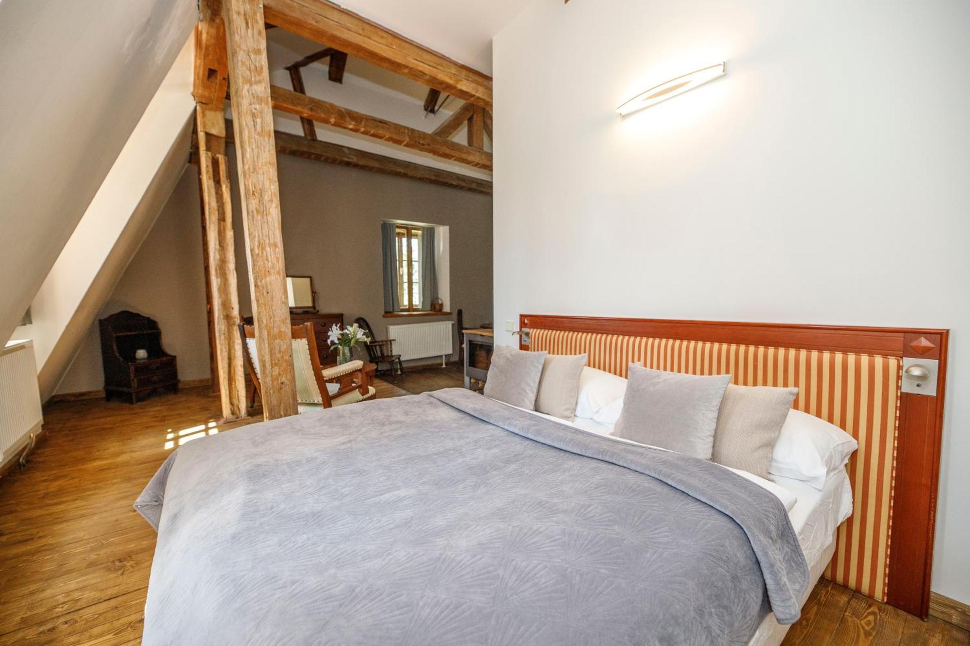 Dvur Pecinov 4*
