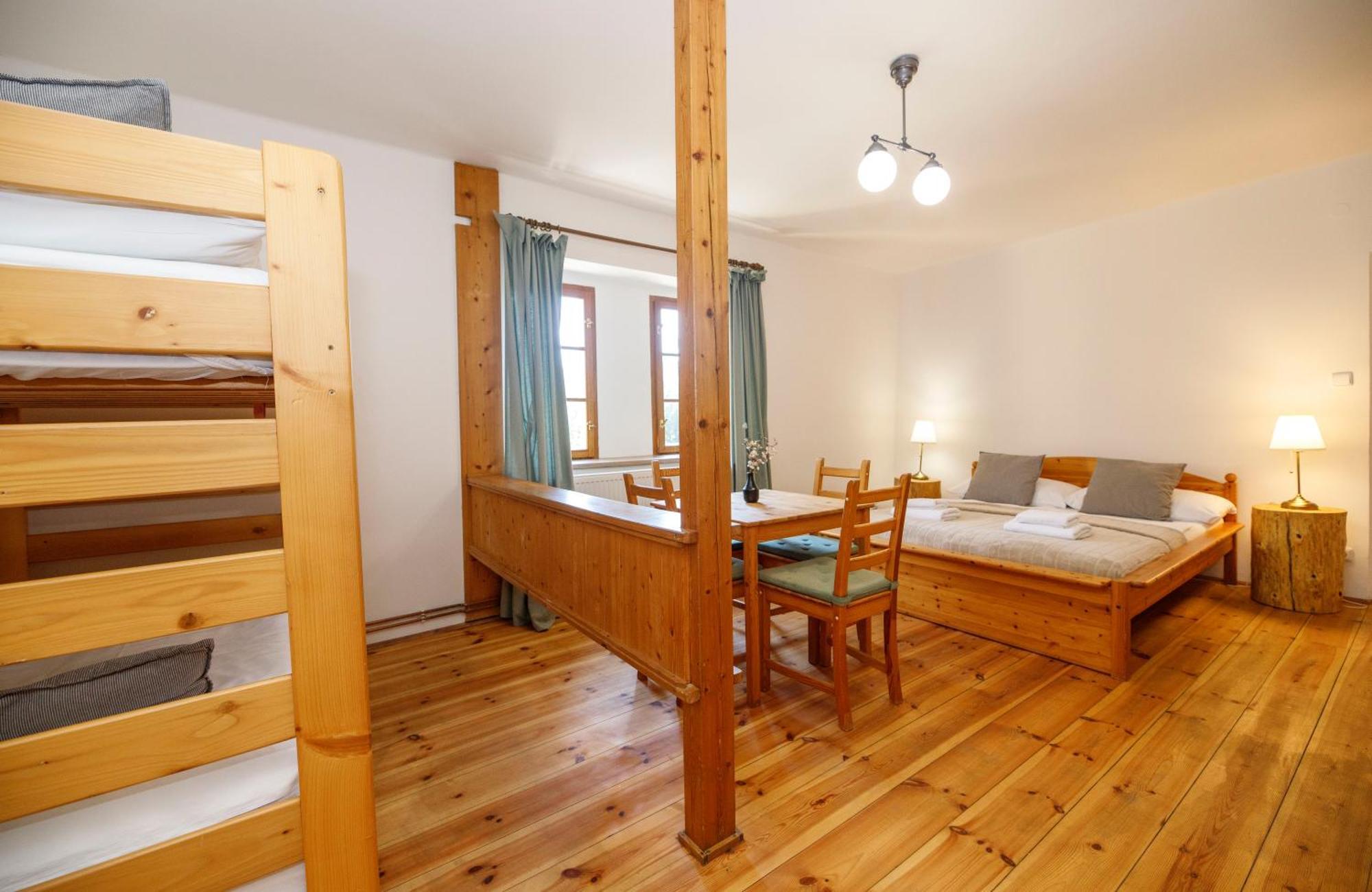 Hotel Dvur Pecinov