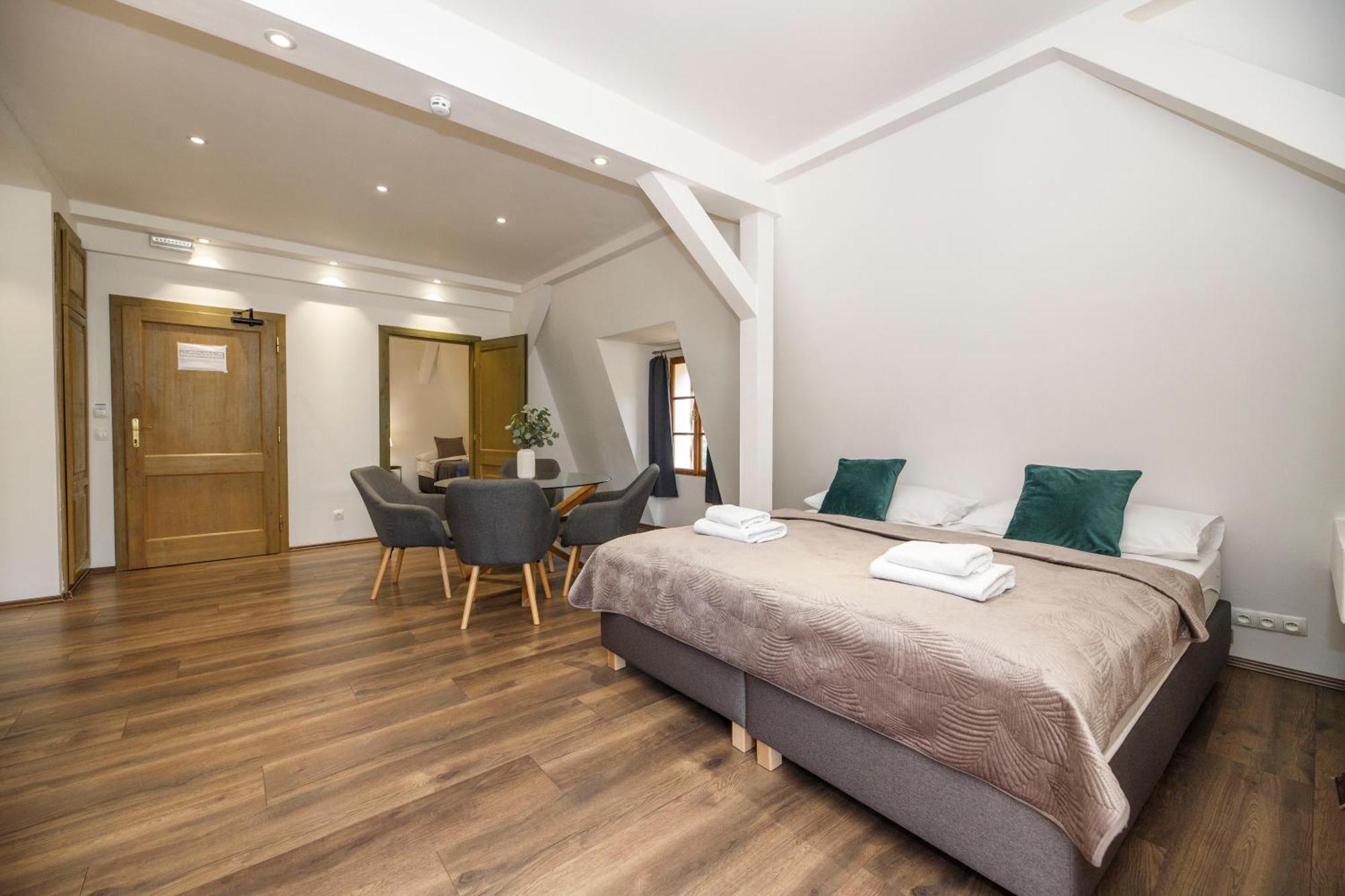 Dvur Pecinov Hotel Benesov (Central Bohemian)