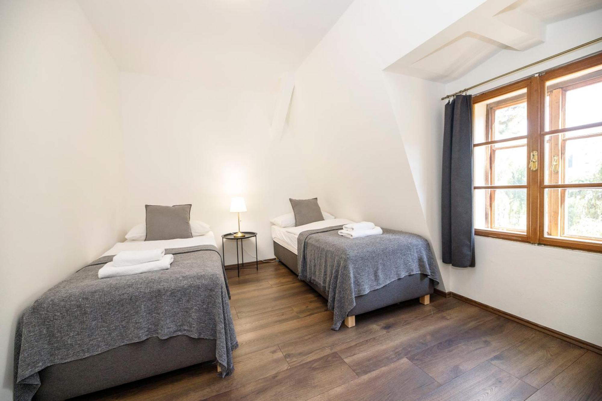Dvur Pecinov Hotel
