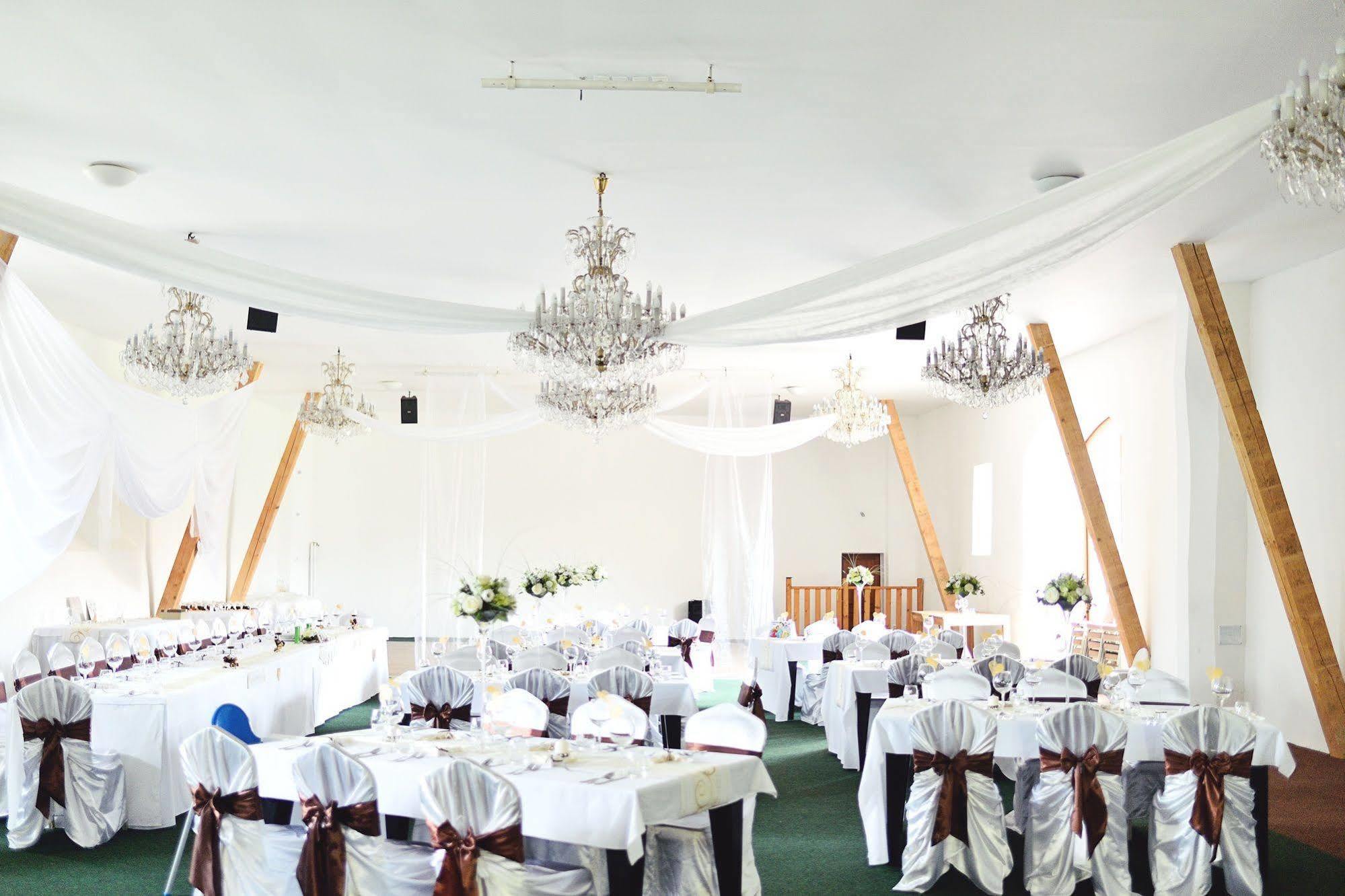 Hotel Dvur Pecinov