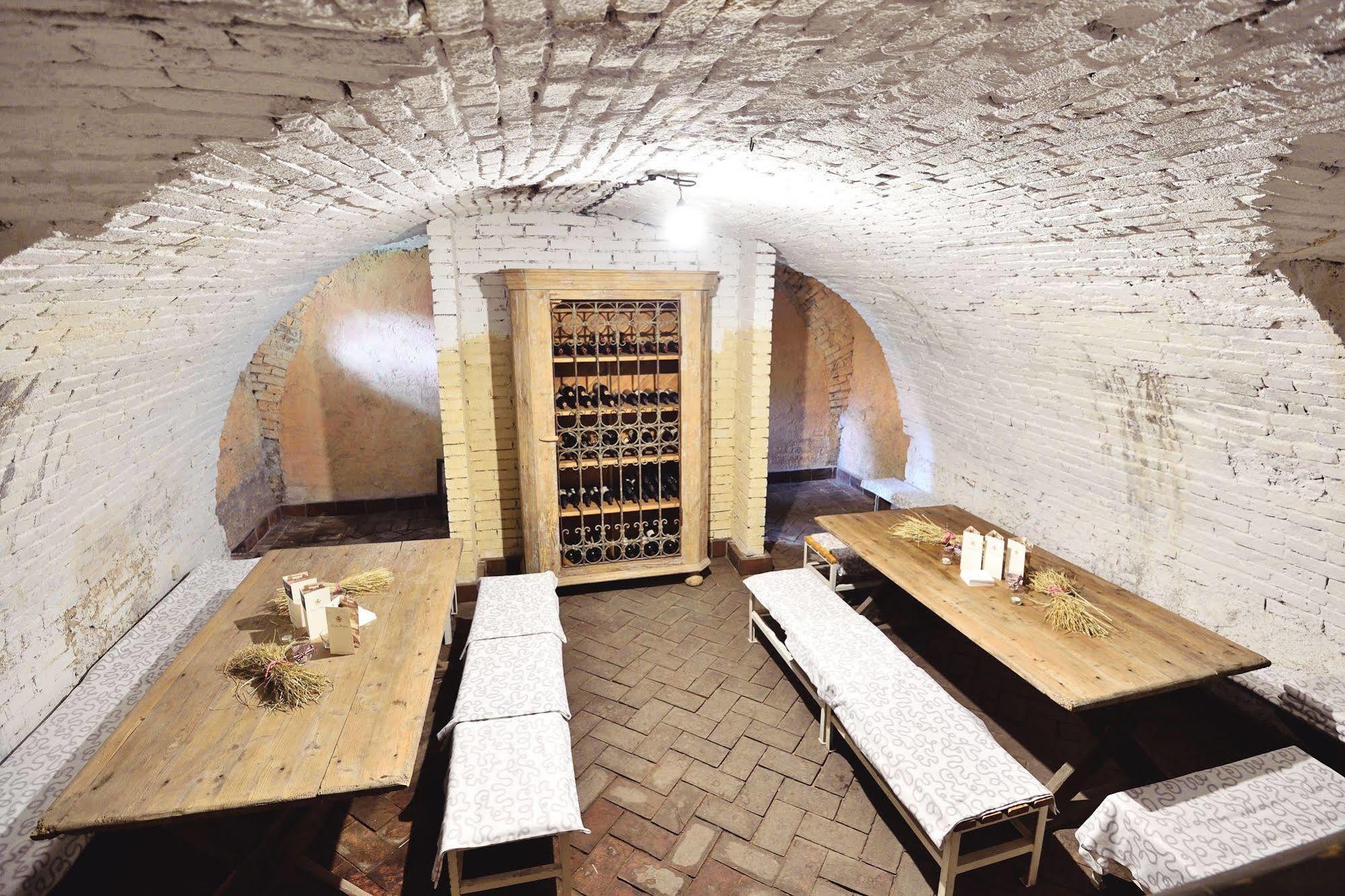 Dvur Pecinov Hotel 4*